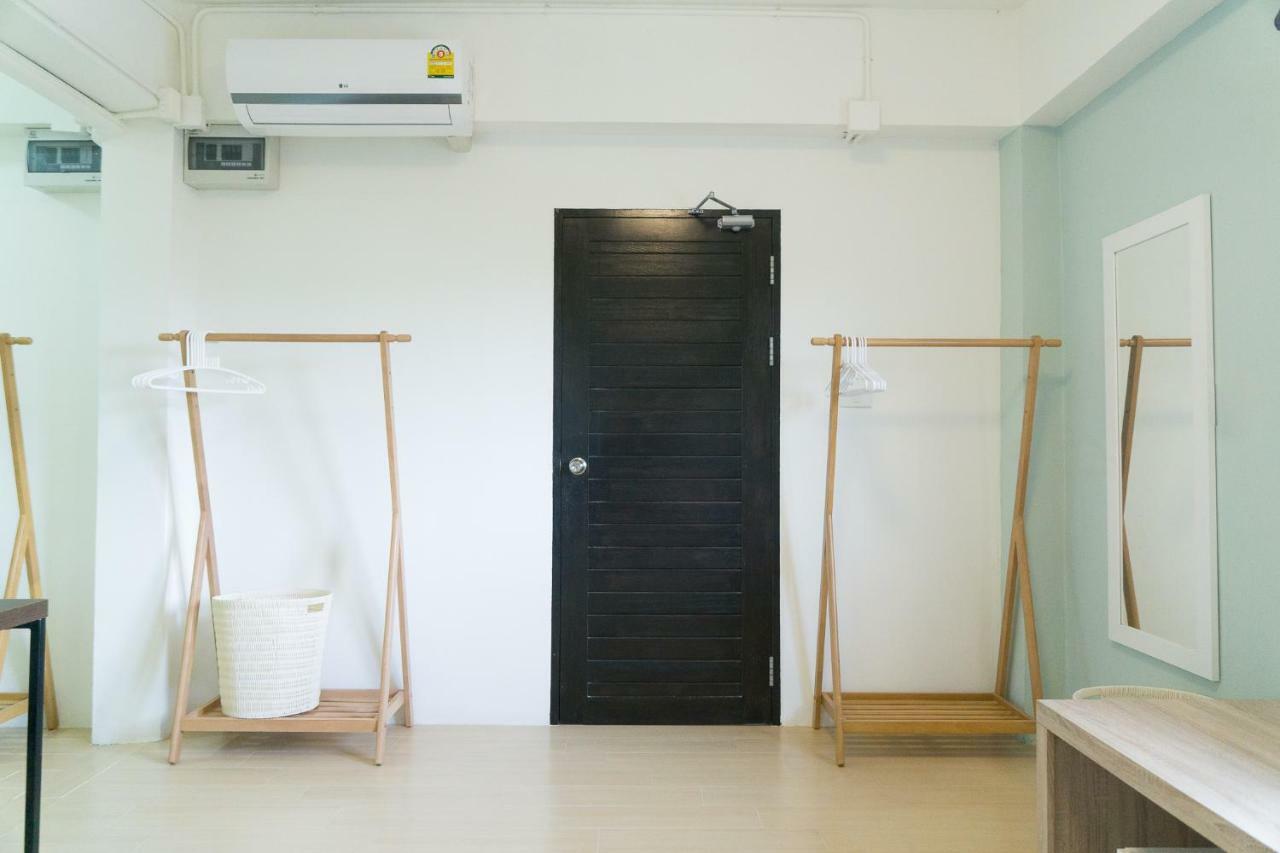 Hostel Baan Ploy In (Adults Only) Chiang Mai Exterior foto