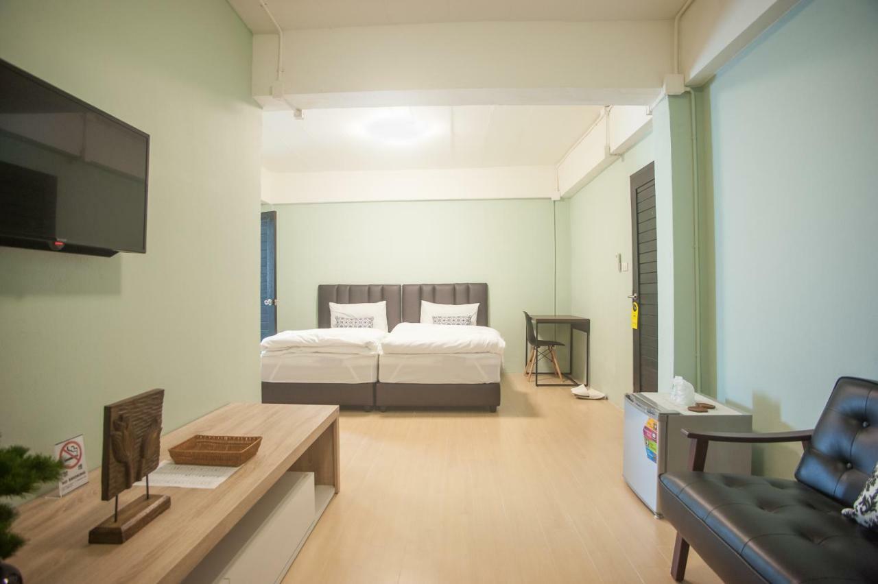 Hostel Baan Ploy In (Adults Only) Chiang Mai Exterior foto